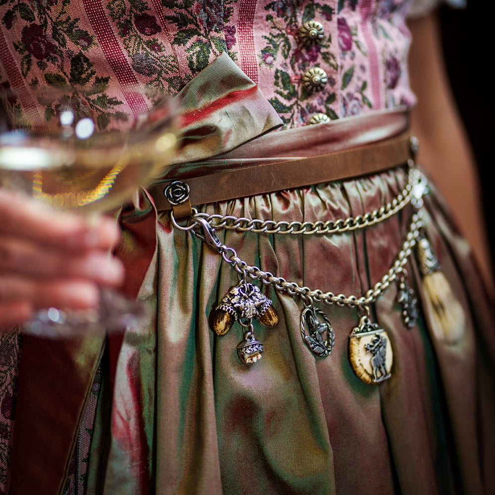 brauner Charivari Gürtel mit Charivari Deer und Champagnerglas