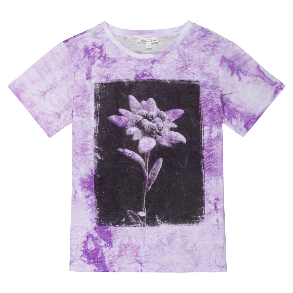 Freisteller von einem Lila Batik Shirt mit Edelweiß Aufdruck