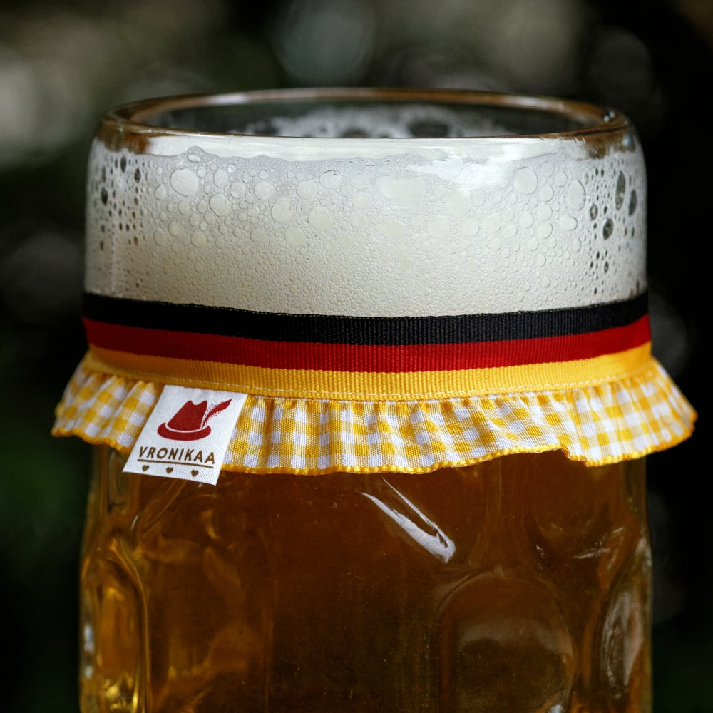 Maßkrug mit Maßkrugband in Deutschland-Flagge