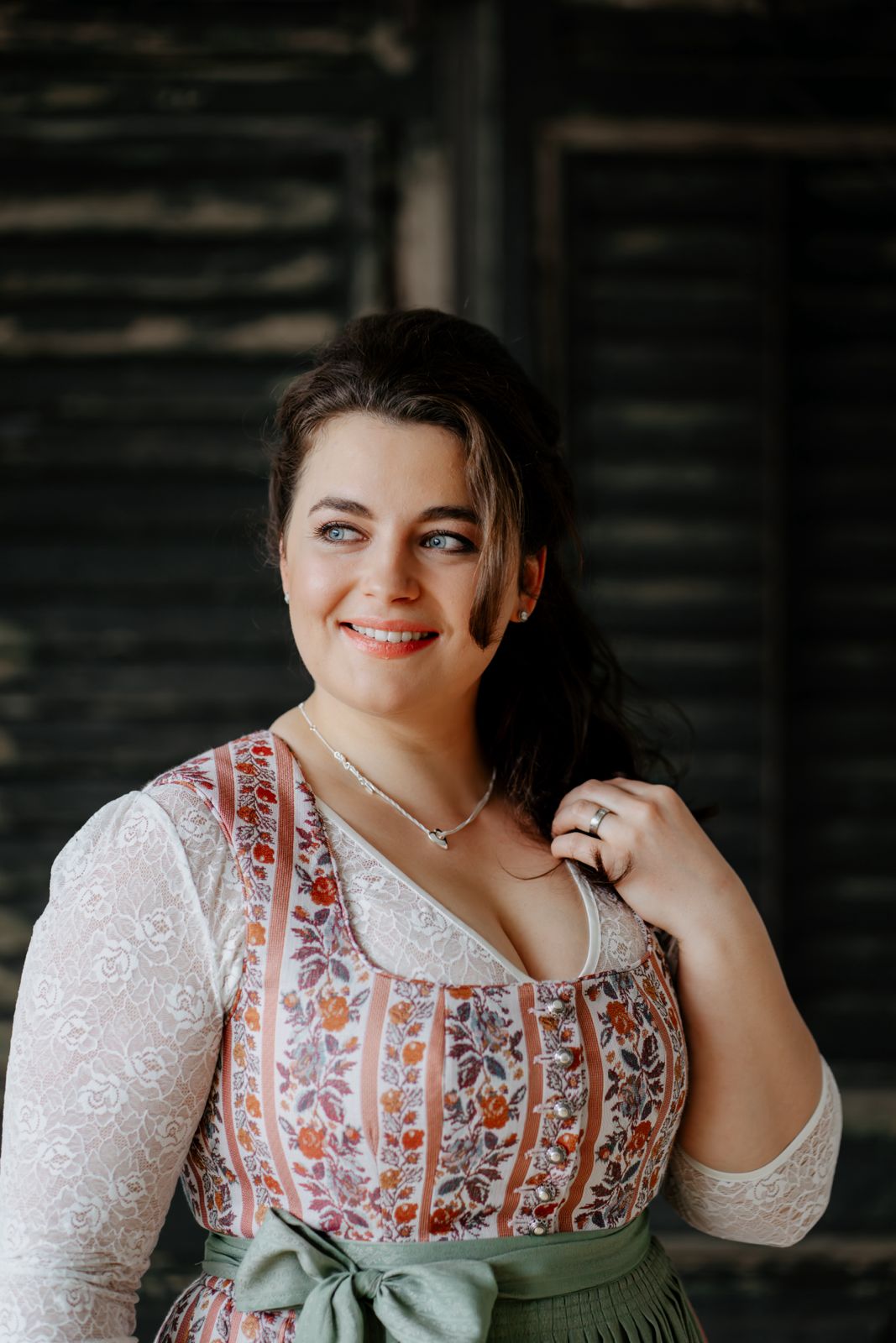 Ronja Forcher Dirndl in der Farbe Peach