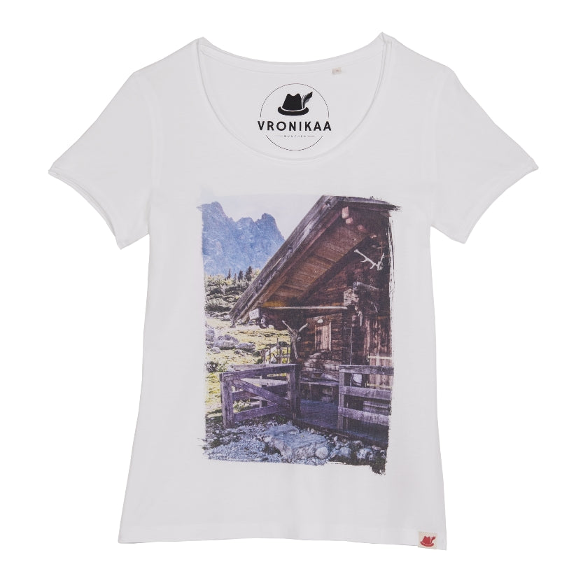 Freisteller von dem Damen Shirt mit Almhütten Aufdruck
