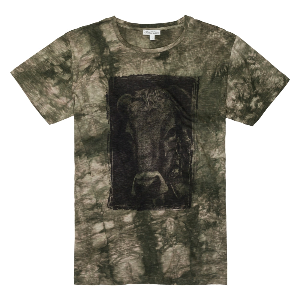 Freisteller eines Grünen Batik Shirts mit dem Aufdruck einer Kuh